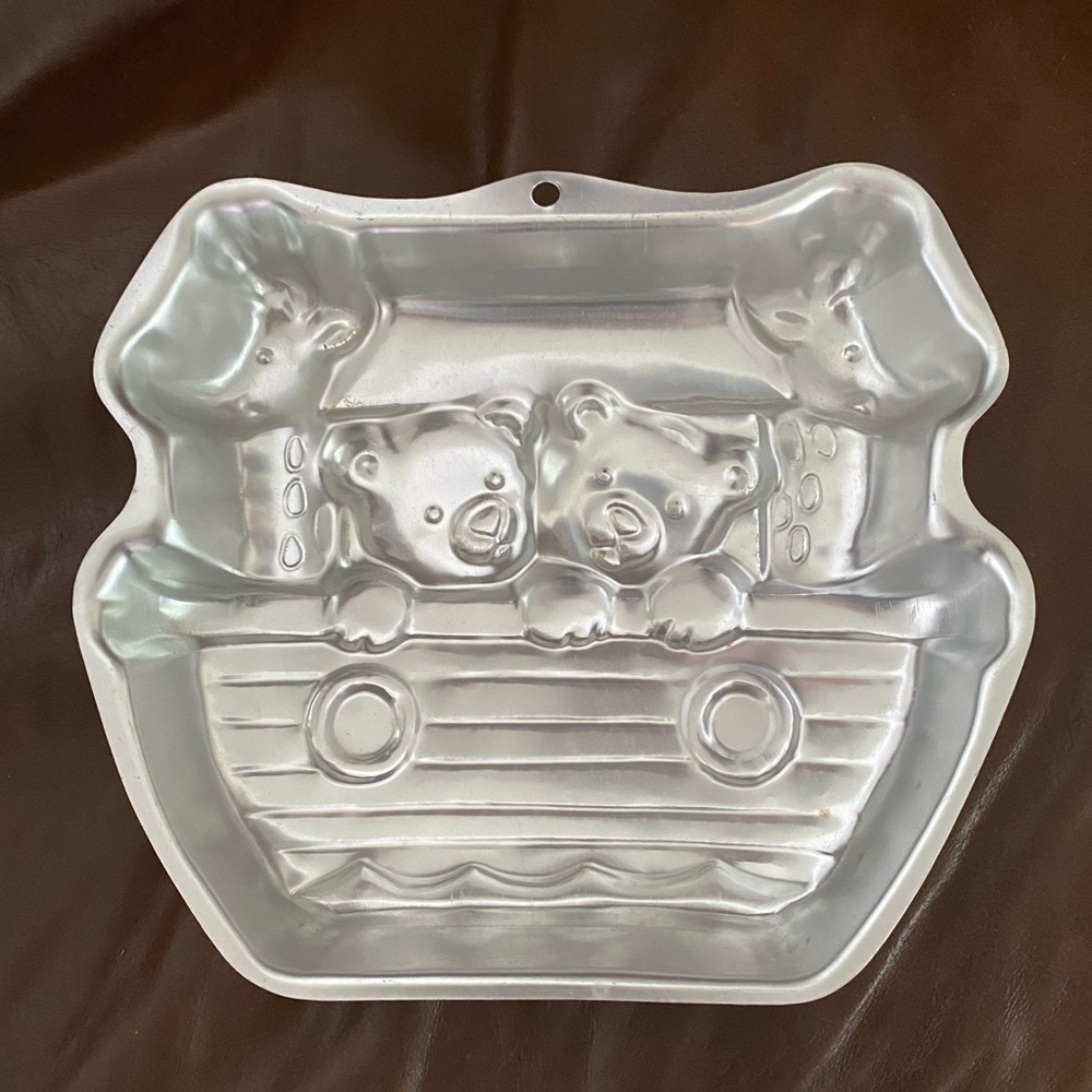Wilton Noah’s Ark cake pan